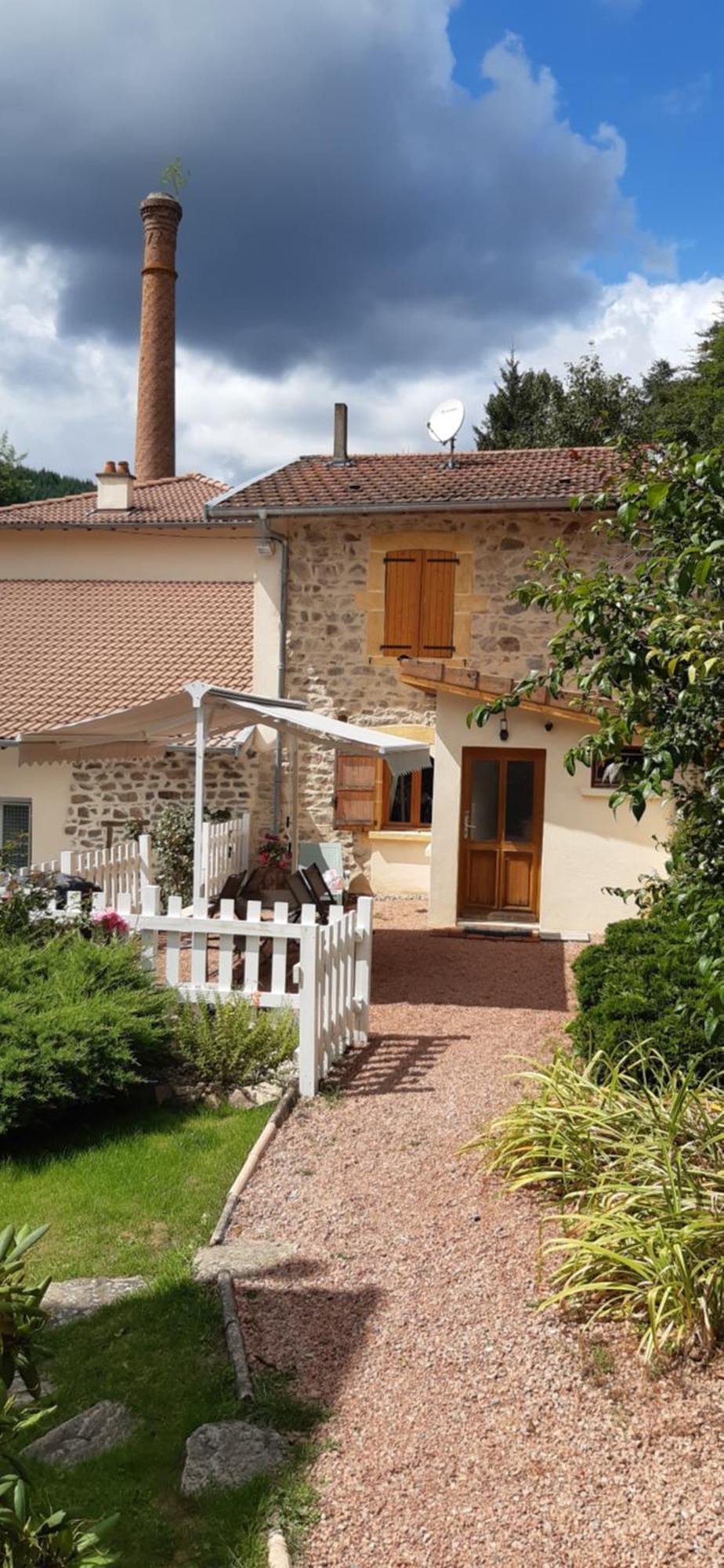Saint-Bonnet-le-Troncy Joli Gite Rural Dans Un Havre De Paix מראה חיצוני תמונה